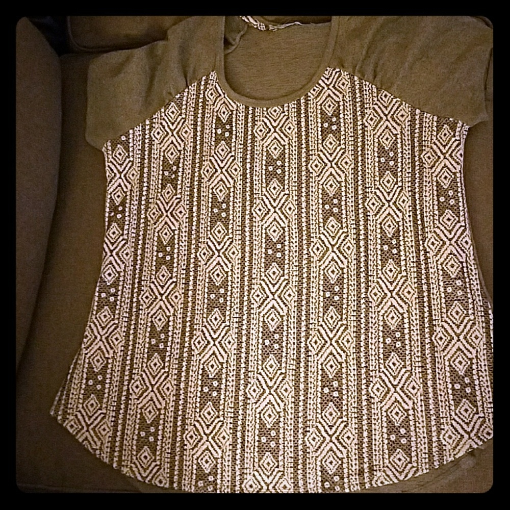 Maurices XL gray and white threaded top